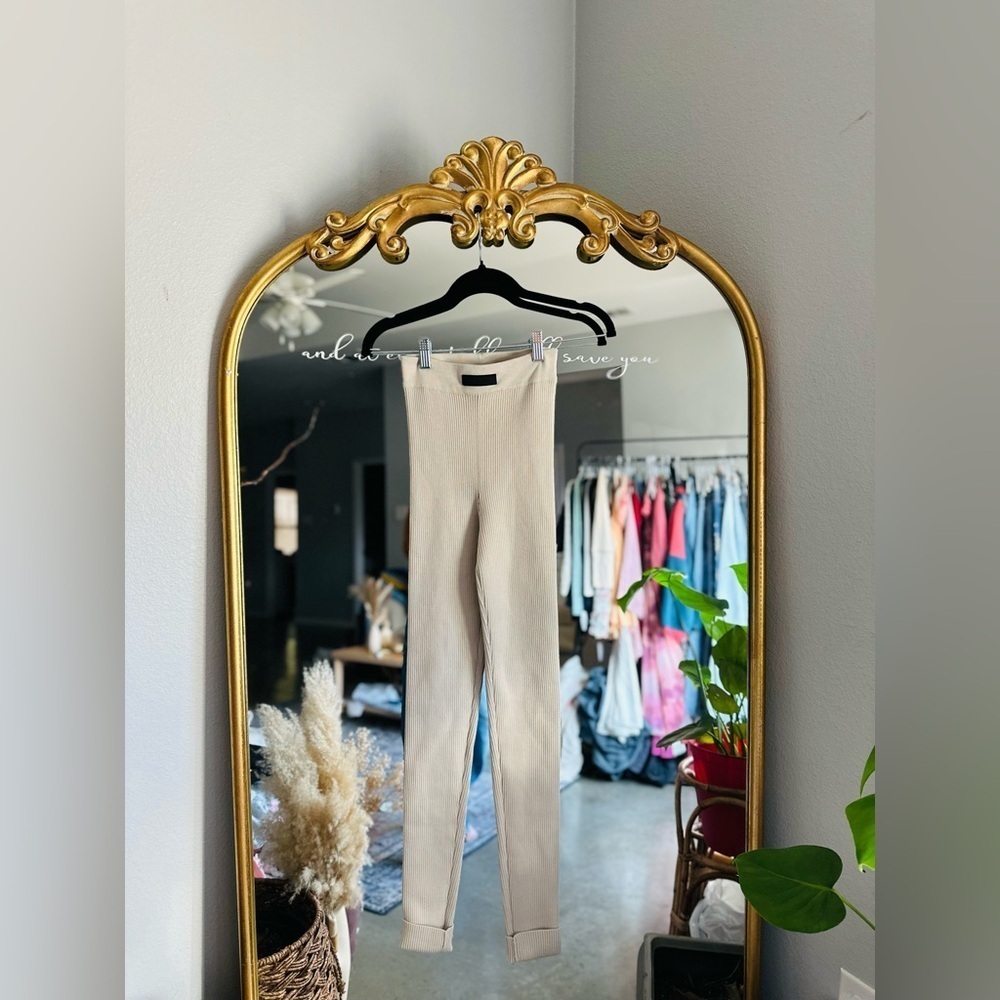 Essential fear of god cream ribbed leggings small